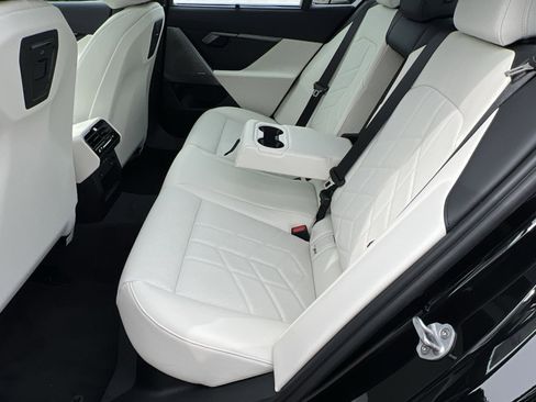 New 2026 BMW 540i xDrive w/ Executive Package image 22