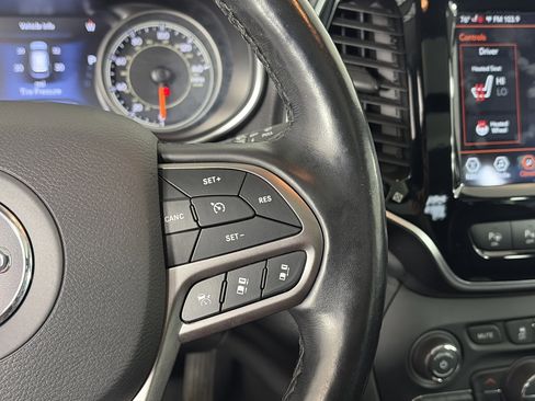 Used 2021 Jeep Cherokee Limited image 30