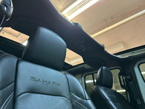 Used 2022 Jeep Wrangler Unlimited Sahara w/ Cold Weather Group image 16