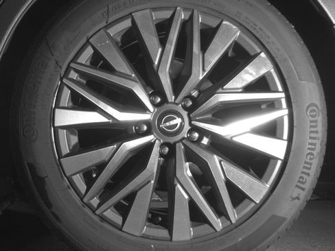 Used 2025 Nissan Altima 2.5 SV FWD image 17