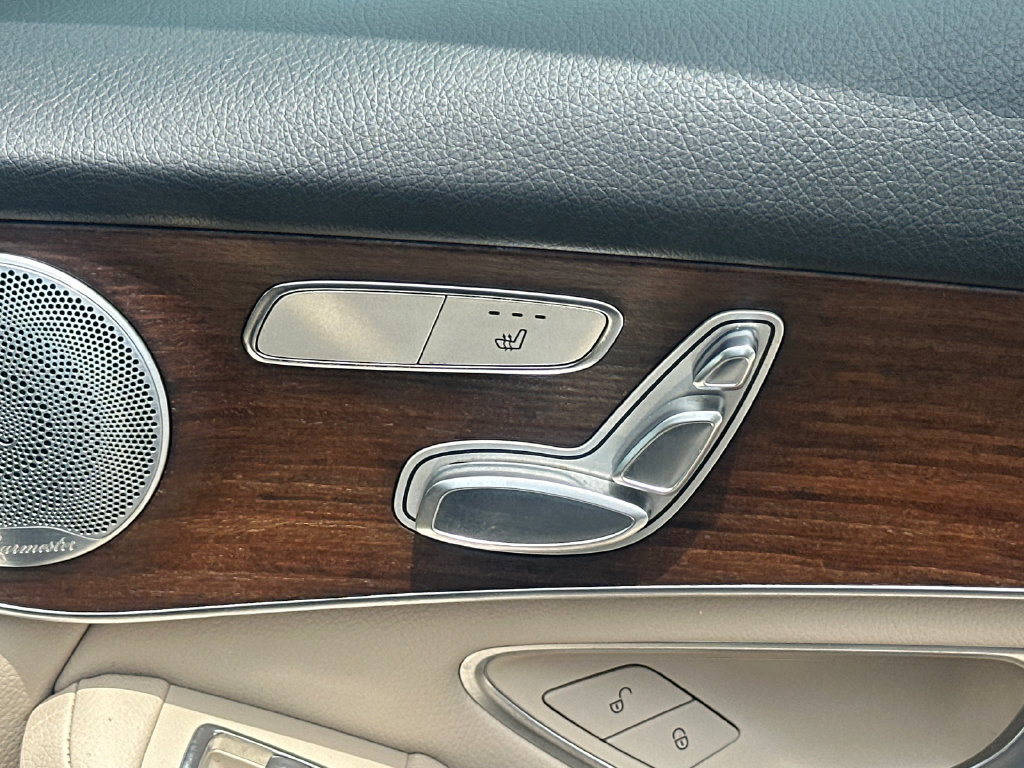 Used 2020 Mercedes-Benz GLC 300 image 14