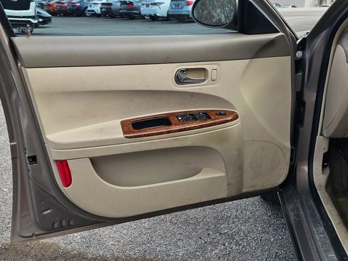 Used 2006 Buick LaCrosse CXL w/ Driver Confidence Package image 9