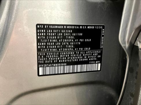 Used 2021 Volkswagen Tiguan SE image 33