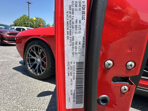 Used 2016 Dodge Challenger SRT RWD image 34