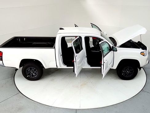 Certified 2023 Toyota Tacoma SR5 AWD/4WD image 28