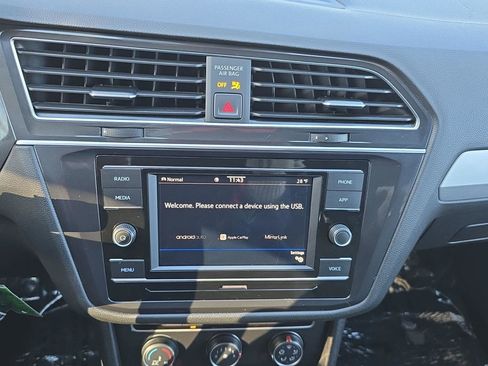 Used 2021 Volkswagen Tiguan S image 19