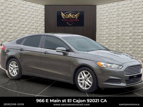 Used 2015 Ford Fusion SE image 2