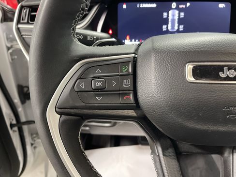 Used 2023 Jeep Grand Cherokee Laredo w/ Luxury Tech Group I image 18