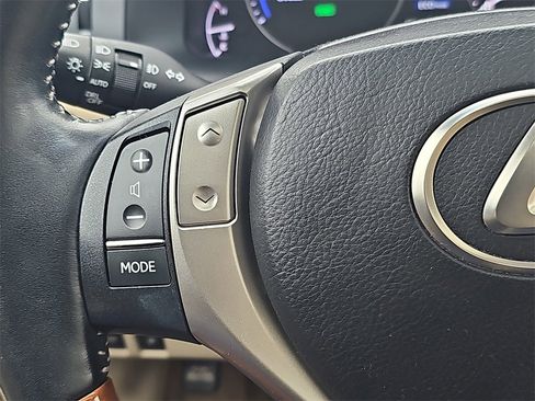 Used 2013 Lexus ES 300h image 16