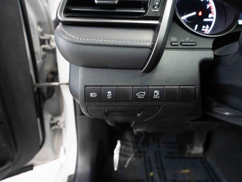 Used 2024 Toyota Camry SE image 11