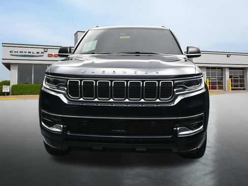 Used 2025 Jeep Wagoneer 4WD w/ Premium Group I image 8