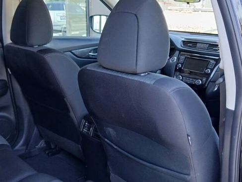 Used 2020 Nissan Rogue SV w/ Premium Package image 10