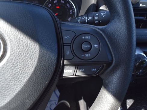 Used 2022 Toyota RAV4 XLE AWD/4WD image 19