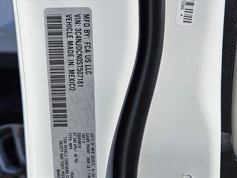 Used 2025 Jeep Compass Limited image 21