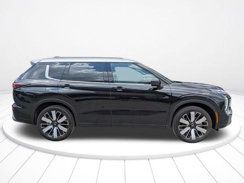 New 2025 Mitsubishi Outlander AWD image 3