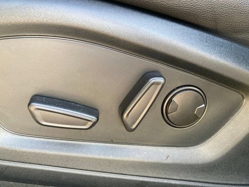 Used 2023 Ford Explorer Limited w/ Limited Technology Package RWD image 11