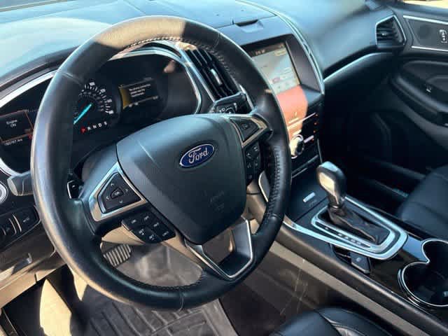 Used 2017 Ford Edge Titanium w/ Technology Package FWD image 10
