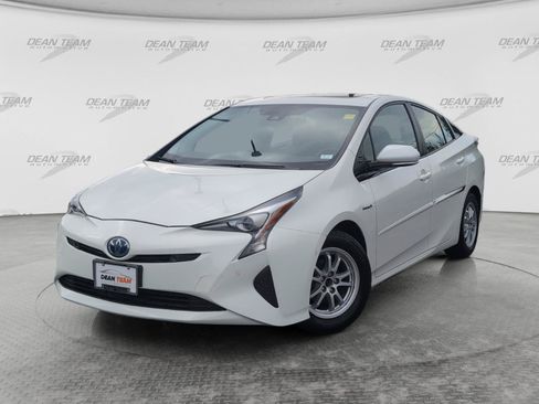 Used 2017 Toyota Prius Four w/ Premium Convenience Package FWD image 3