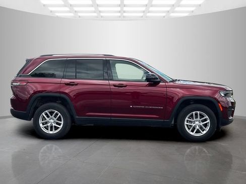 Certified 2023 Jeep Grand Cherokee Laredo AWD/4WD image 8