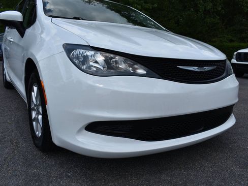 Used 2022 Chrysler Voyager LX FWD image 37