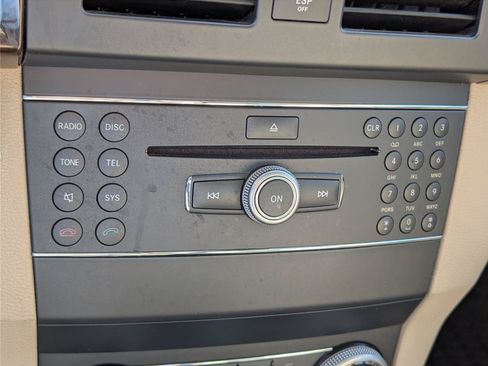 Used 2010 Mercedes-Benz GLK 350 2WD image 25