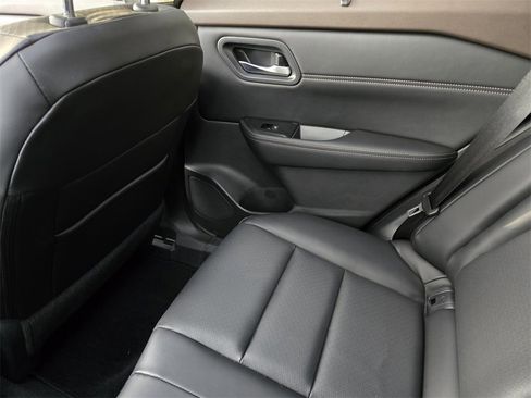 Used 2023 Nissan Rogue SV w/ SV Premium B Package image 15