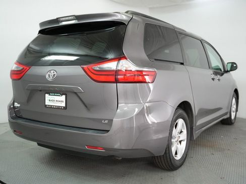 Used 2020 Toyota Sienna LE FWD image 9