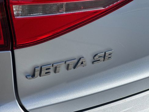 Used 2015 Volkswagen Jetta SE FWD image 25