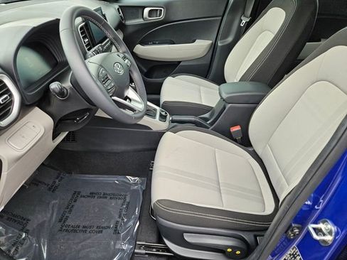 Used 2024 Hyundai Venue SEL image 12