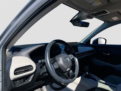 Used 2023 Honda HR-V EX-L image 9