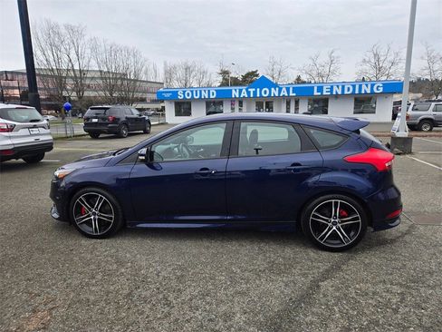 Used 2016 Ford Focus ST w/ Equipment Group 401A image 8