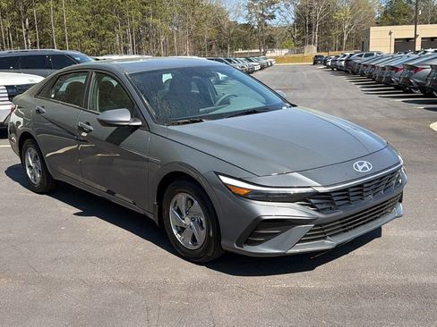New 2026 Hyundai Elantra SE FWD image 4