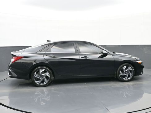 Used 2024 Hyundai Elantra SEL w/ Convenience Package image 3