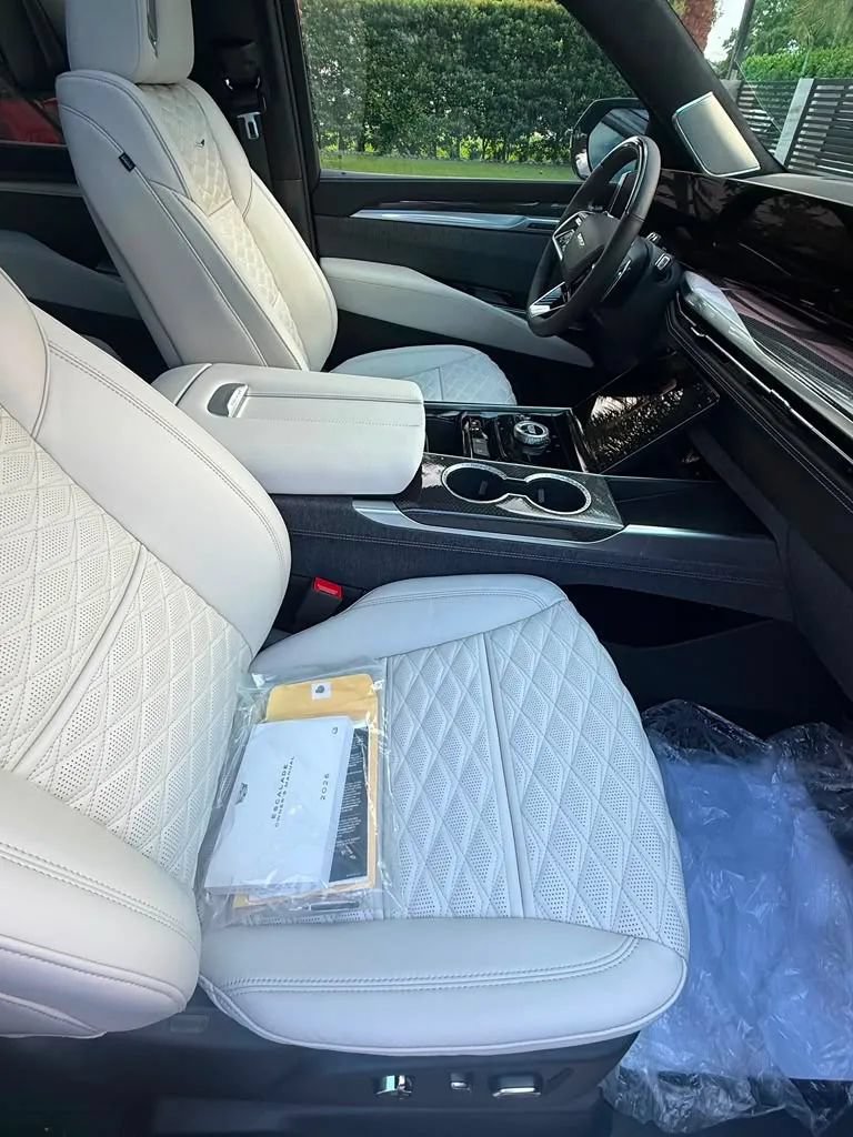Used 2026 Cadillac Escalade V AWD/4WD image 4