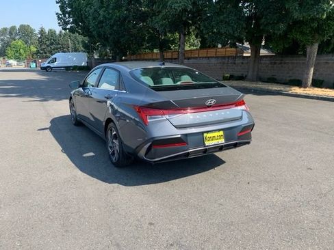 Used 2024 Hyundai Elantra SEL w/ Convenience Package FWD image 3