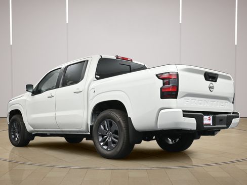 Certified 2025 Nissan Frontier SV w/ SV Convenience Package RWD image 27