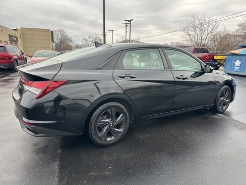 Used 2023 Hyundai Elantra SEL image 32