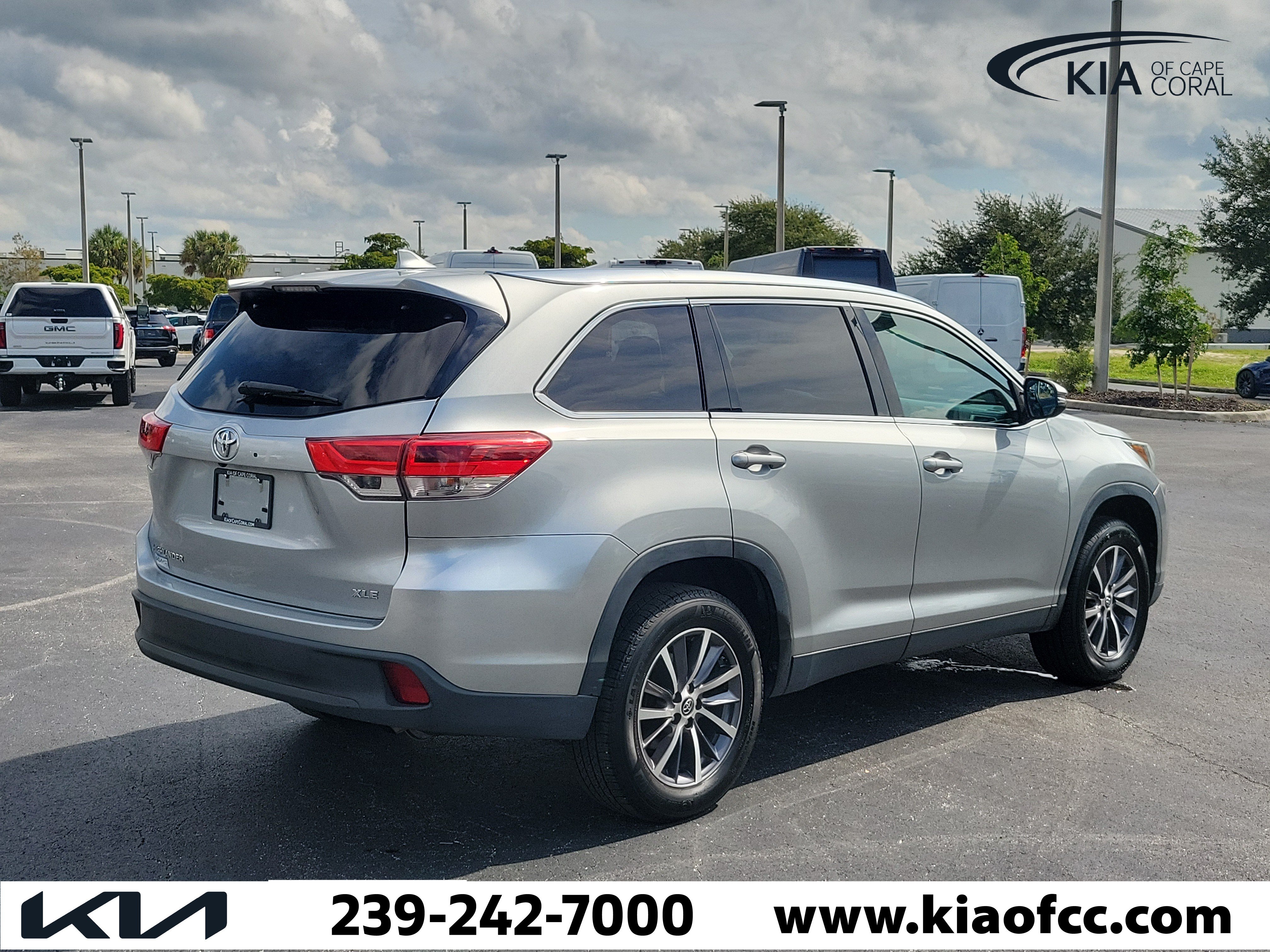 Used 2019 Toyota Highlander XLE FWD image 6