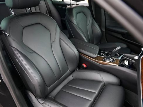 Used 2020 BMW 530i image 34