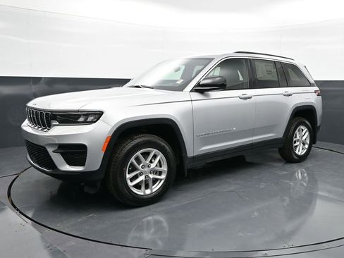 New 2026 Jeep Grand Cherokee Laredo X AWD/4WD image 7