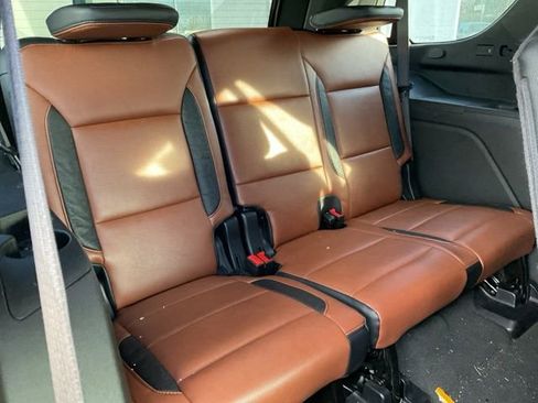 Used 2025 Chevrolet Tahoe LS image 31