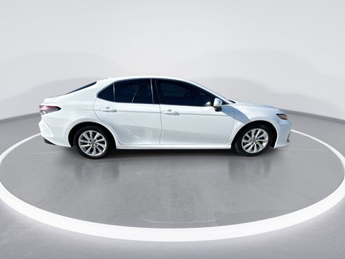 Used 2021 Toyota Camry LE FWD image 9