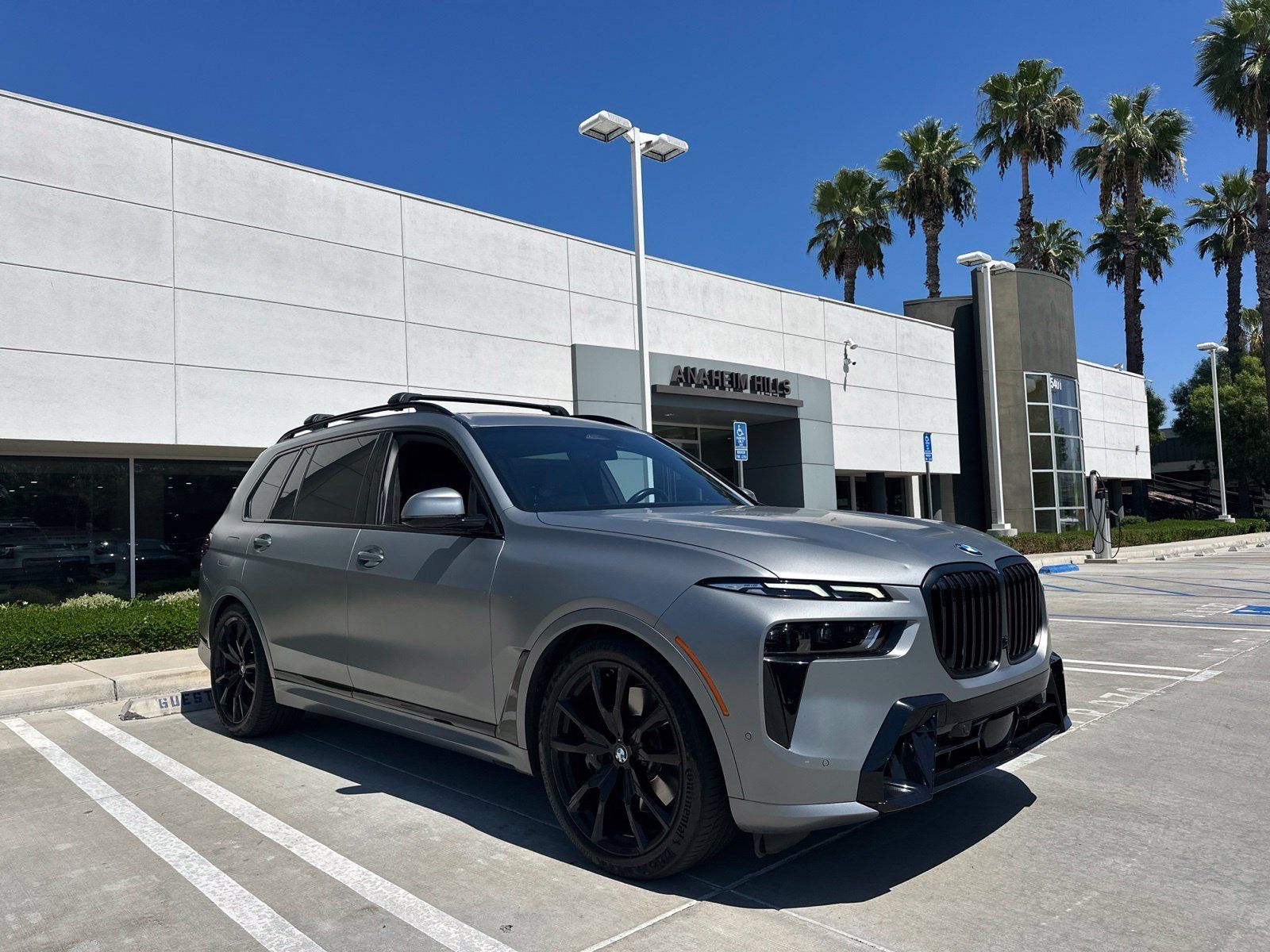 Used 2023 BMW X7 xDrive40i w/ Executive Package AWD/4WD image 2