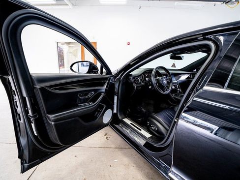 Used 2021 Bentley Flying Spur W12 image 35