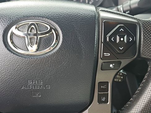 Used 2020 Toyota Tacoma TRD Sport image 12