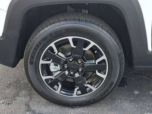 Used 2023 Jeep Renegade Latitude AWD/4WD image 8