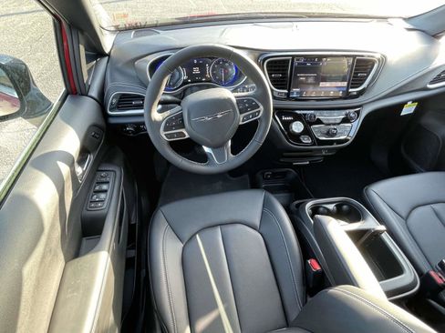 New 2026 Chrysler Pacifica Select image 9