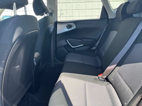 Used 2025 Kia Soul LX w/ LX Technology Package FWD image 23