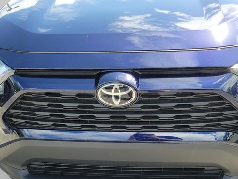 Used 2025 Toyota RAV4 XLE w/ Convenience Package FWD image 11