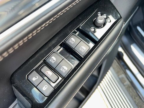 Used 2022 Jeep Grand Wagoneer Series II AWD/4WD image 13